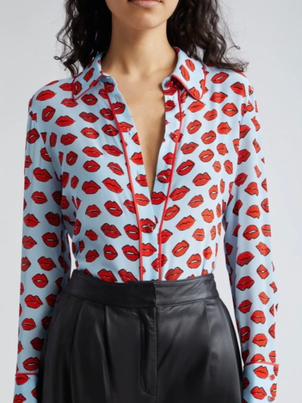 NWT (Other) Alice + Olivia Willa Lip Print Piped Silk Shirt. Size XS